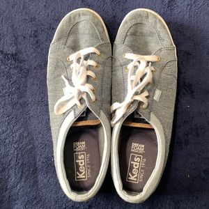 Memory foam casual shoes